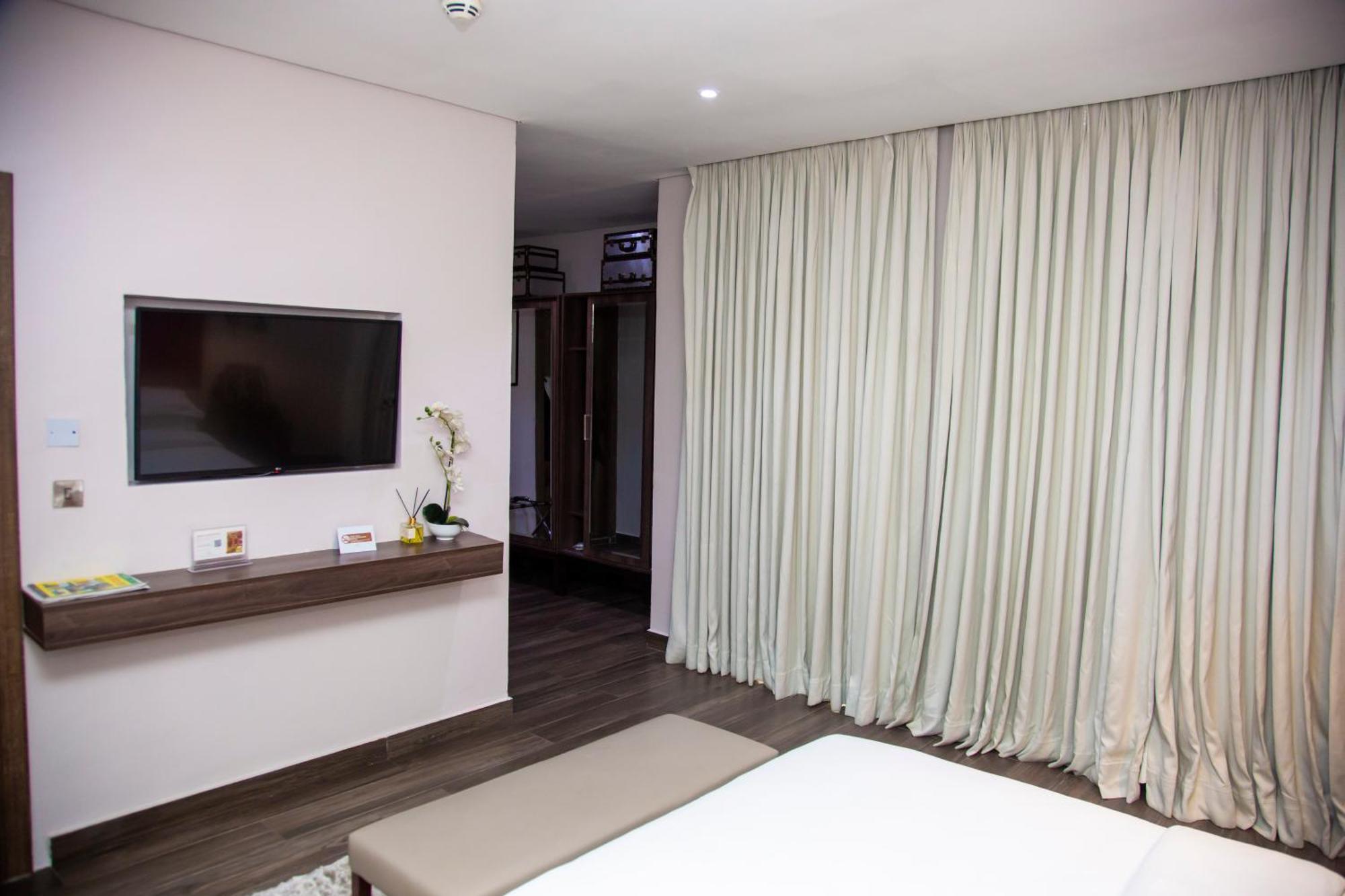 The White Orchid Hotel Lagos Esterno foto